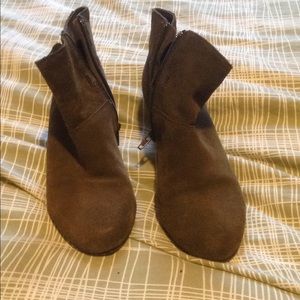 Chelsea Crew Worn green suede booties